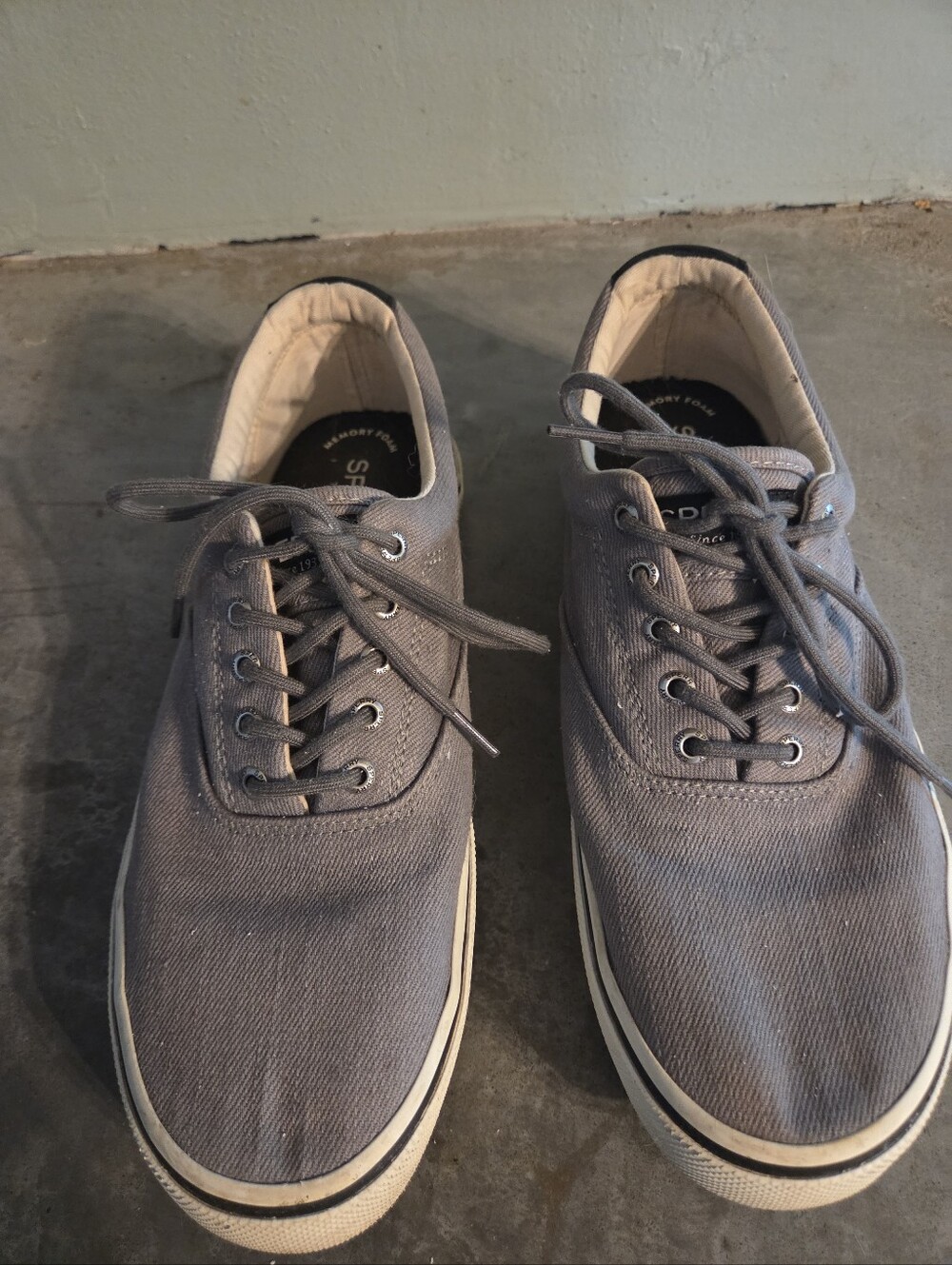 SPERRY Gray Canvas Low-Top Men's MEMORY foam Sneakers - Casual Lace-Up.  10.5